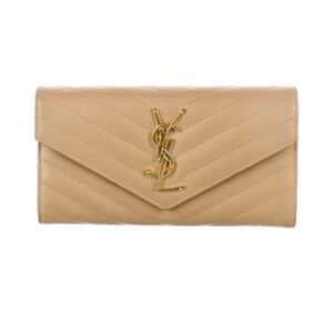 CASSANDRE MATELASSÉ LARGE FLAP WALLET IN GRAIN DE POUDRE LEATHER
DARK BEIGE